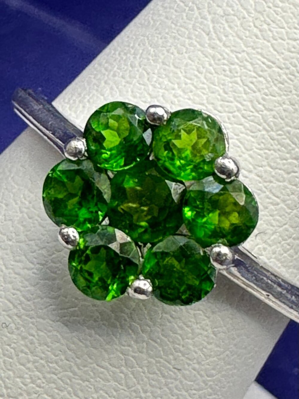 STS Sterling Silver Green Gemstone Ring Size 9.